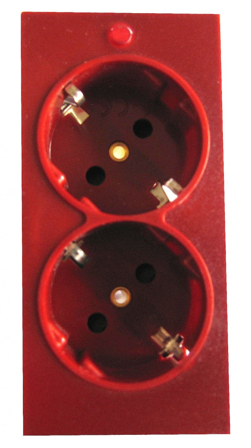 DOBLE SCHUKO ROJO CON PLACA